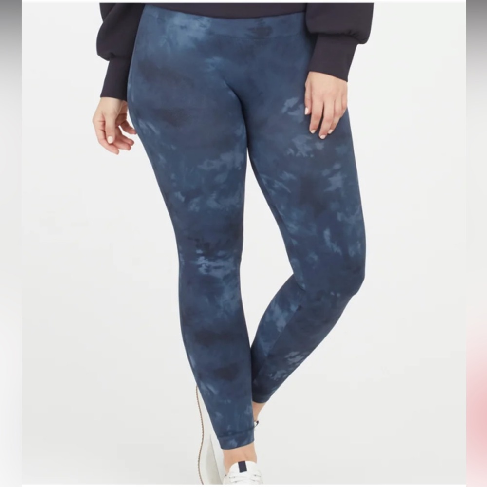 BRAND NEW NEVER WIRN SOANX TIE AND DYE BLUE LEGGINGS